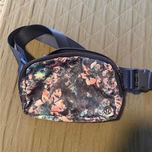 Lululemon belt bag Dabbled Daze Multi